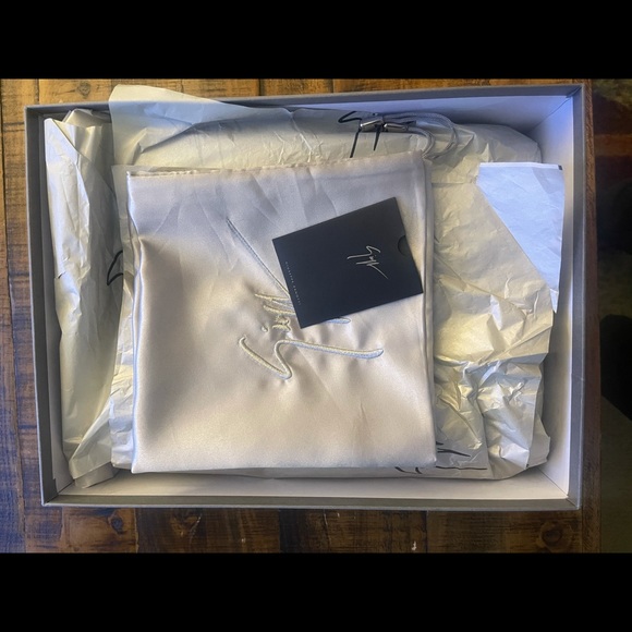 Giuseppe Zanotti, all white shoes - Picture 7 of 7